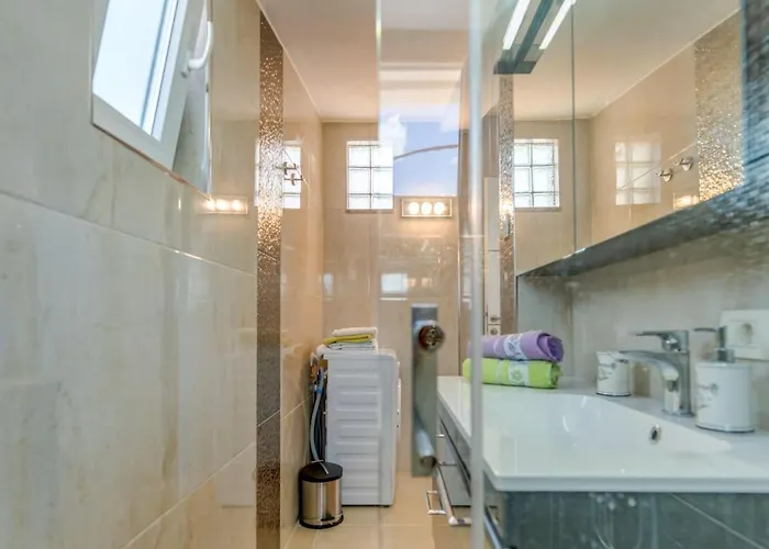 In Arbanija With Terrace Apartament Trogir