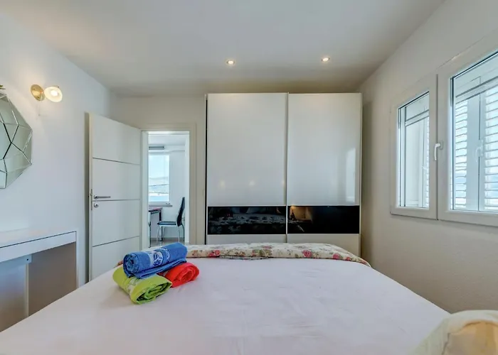 In Arbanija With Terrace Appartement Trogir