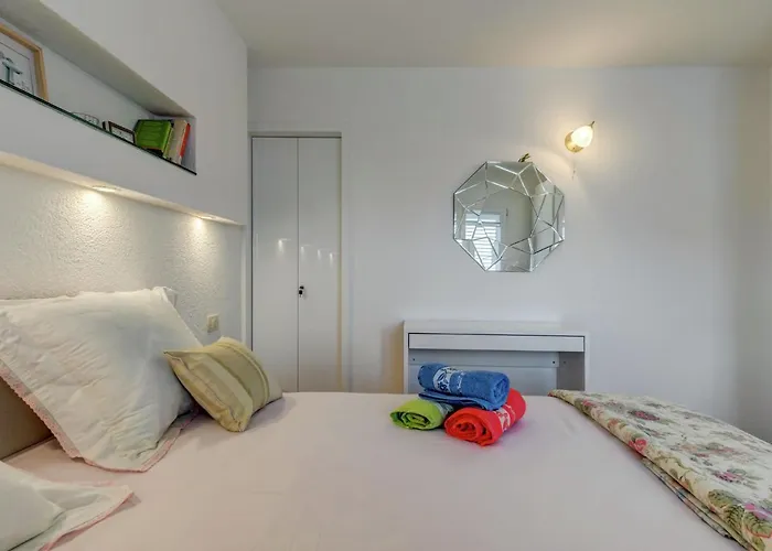 In Arbanija With Terrace Appartement Trogir