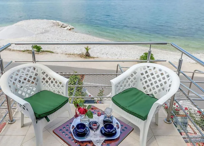 In Arbanija With Terrace Apartament