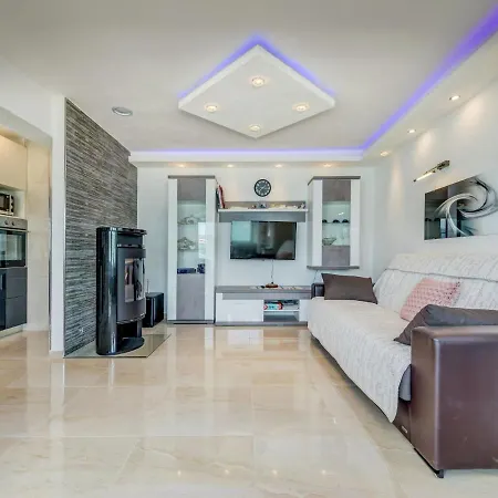 In Arbanija With Terrace Apartment *