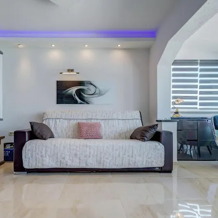 In Arbanija With Terrace Apartment Trogir