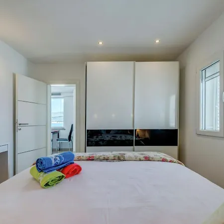 In Arbanija With Terrace Apartment Trogir