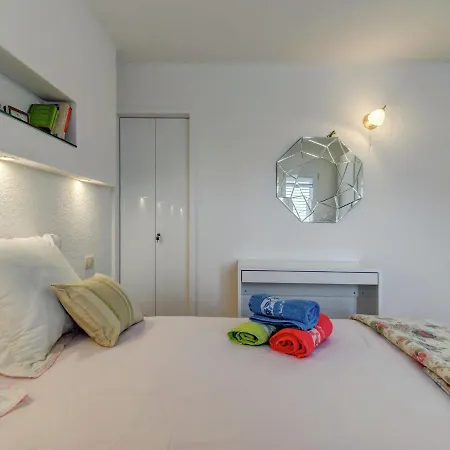 In Arbanija With Terrace Apartment Trogir